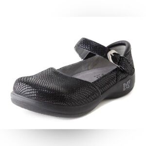 Alegria Women’s Kyra Mary Jane Reptile Leather Casual Walking Shoe Black size 37